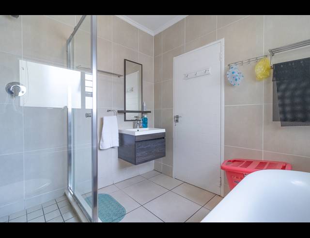 3 BEDROOM APARTMENT FOR SALE IN GREENSTONE HILL